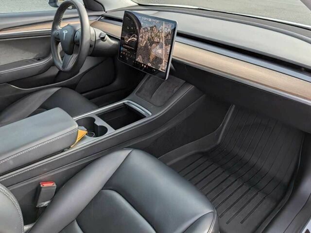 Білий Тесла Модель 3, об'ємом двигуна 0 л та пробігом 10 тис. км за 10400 $, фото 6 на Automoto.ua