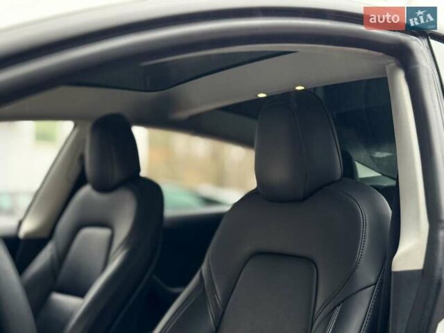 Білий Тесла Модель 3, об'ємом двигуна 0 л та пробігом 117 тис. км за 20999 $, фото 13 на Automoto.ua