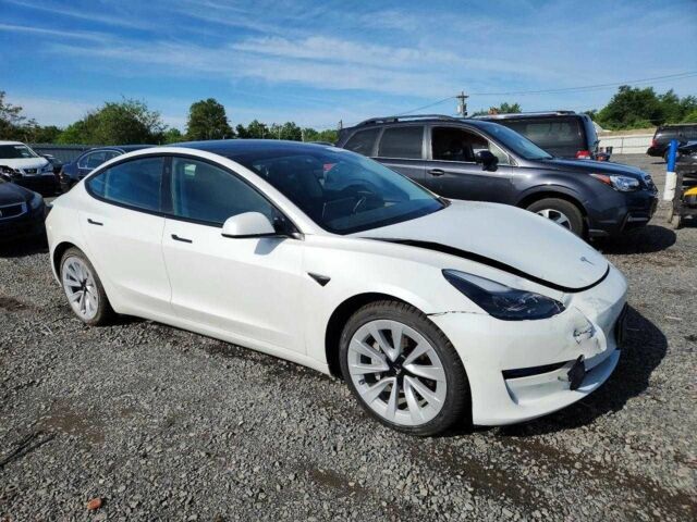 Білий Тесла Модель 3, об'ємом двигуна 0 л та пробігом 64 тис. км за 6067 $, фото 1 на Automoto.ua