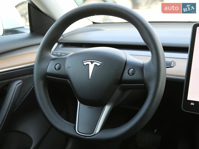 Білий Тесла Модель 3, об'ємом двигуна 0 л та пробігом 47 тис. км за 25000 $, фото 8 на Automoto.ua