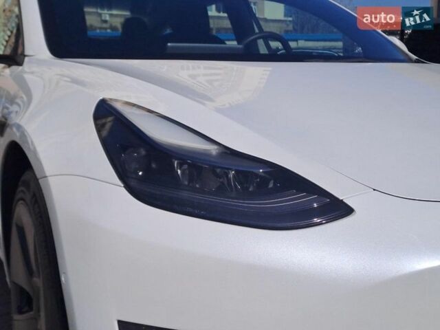 Білий Тесла Модель 3, об'ємом двигуна 0 л та пробігом 36 тис. км за 19990 $, фото 4 на Automoto.ua
