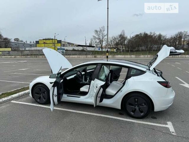 Белый Тесла Модель 3, объемом двигателя 0 л и пробегом 25 тыс. км за 26000 $, фото 2 на Automoto.ua