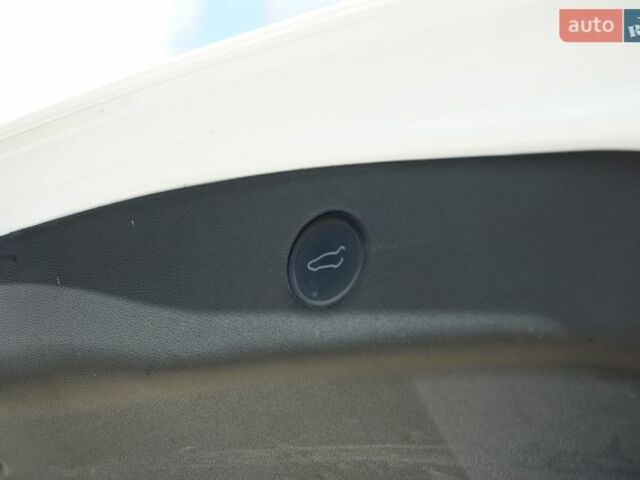 Білий Тесла Модель 3, об'ємом двигуна 0 л та пробігом 33 тис. км за 19499 $, фото 34 на Automoto.ua