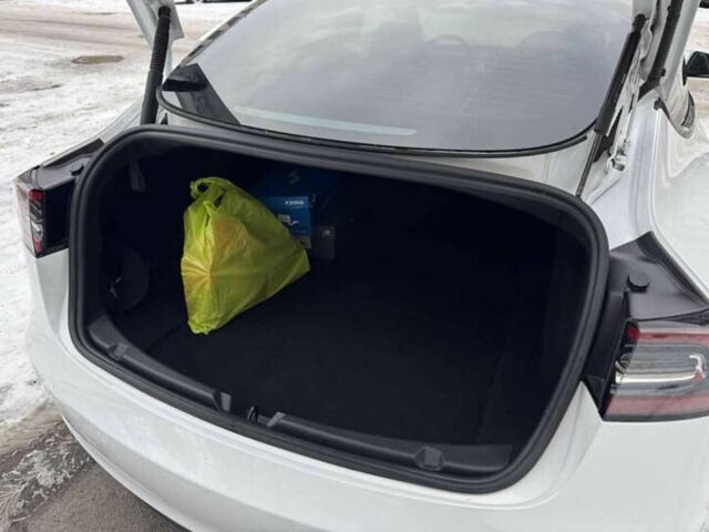 Белый Тесла Модель 3, объемом двигателя 0 л и пробегом 50 тыс. км за 14500 $, фото 8 на Automoto.ua