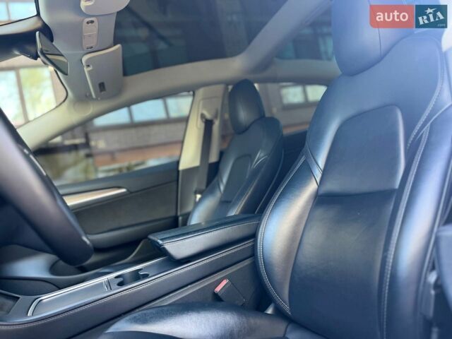 Білий Тесла Модель 3, об'ємом двигуна 0 л та пробігом 111 тис. км за 20700 $, фото 16 на Automoto.ua