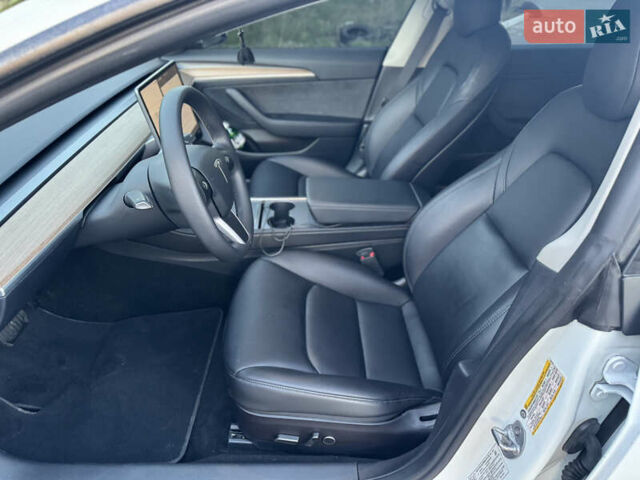 Белый Тесла Модель 3, объемом двигателя 0 л и пробегом 100 тыс. км за 20900 $, фото 9 на Automoto.ua