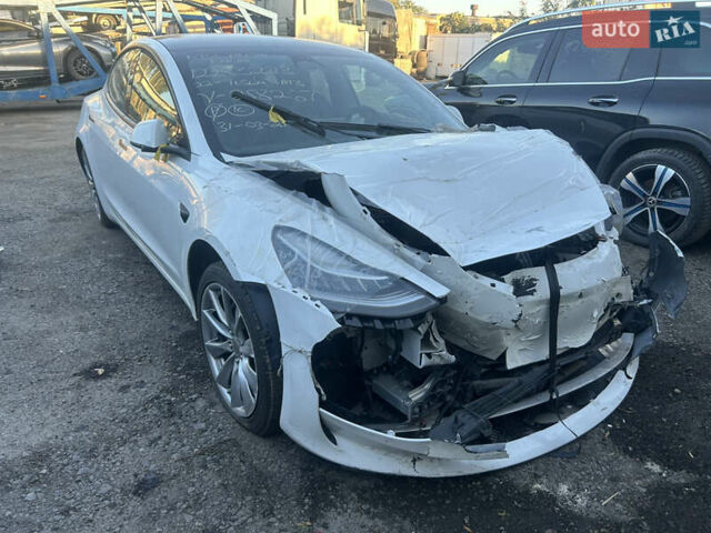 Белый Тесла Модель 3, объемом двигателя 0 л и пробегом 90 тыс. км за 13700 $, фото 6 на Automoto.ua