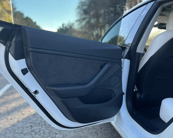 Білий Тесла Модель 3, об'ємом двигуна 0 л та пробігом 38 тис. км за 20999 $, фото 29 на Automoto.ua