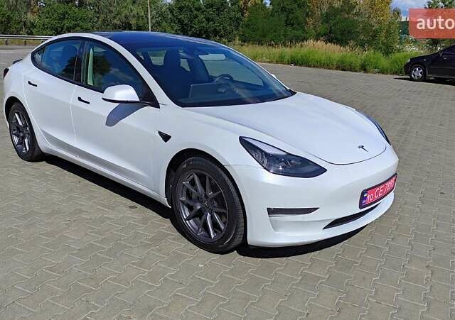 Білий Тесла Модель 3, об'ємом двигуна 0 л та пробігом 58 тис. км за 25700 $, фото 1 на Automoto.ua