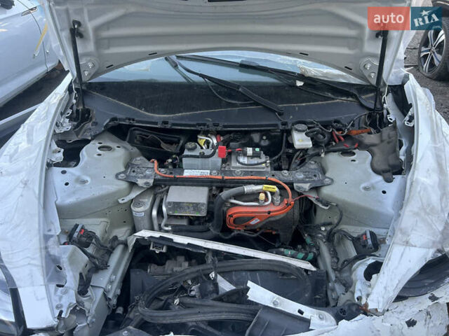 Белый Тесла Модель 3, объемом двигателя 0 л и пробегом 90 тыс. км за 13700 $, фото 5 на Automoto.ua