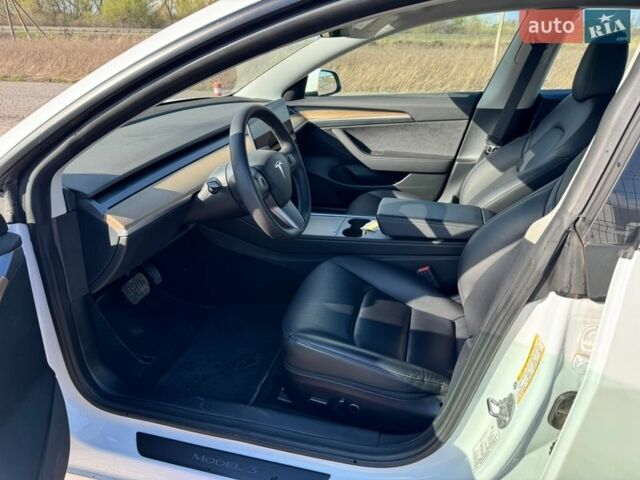 Білий Тесла Модель 3, об'ємом двигуна 0 л та пробігом 28 тис. км за 19900 $, фото 18 на Automoto.ua