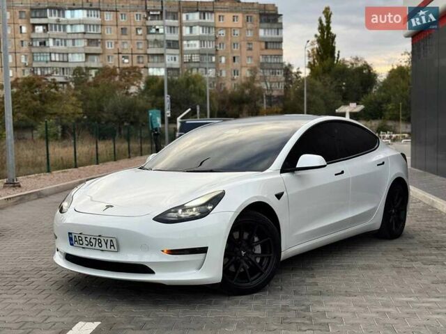 Белый Тесла Модель 3, объемом двигателя 0 л и пробегом 70 тыс. км за 22999 $, фото 5 на Automoto.ua