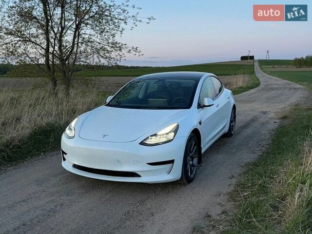 Белый Тесла Модель 3, объемом двигателя 0 л и пробегом 65 тыс. км за 15900 $, фото 3 на Automoto.ua