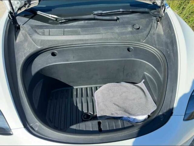 Белый Тесла Модель 3, объемом двигателя 0 л и пробегом 50 тыс. км за 13000 $, фото 6 на Automoto.ua