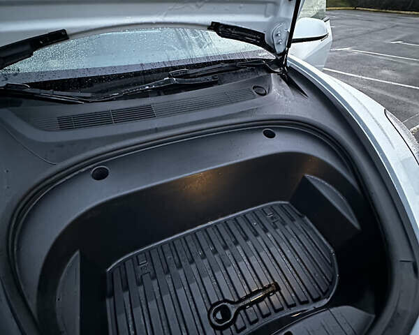 Білий Тесла Модель 3, об'ємом двигуна 0 л та пробігом 115 тис. км за 20900 $, фото 47 на Automoto.ua