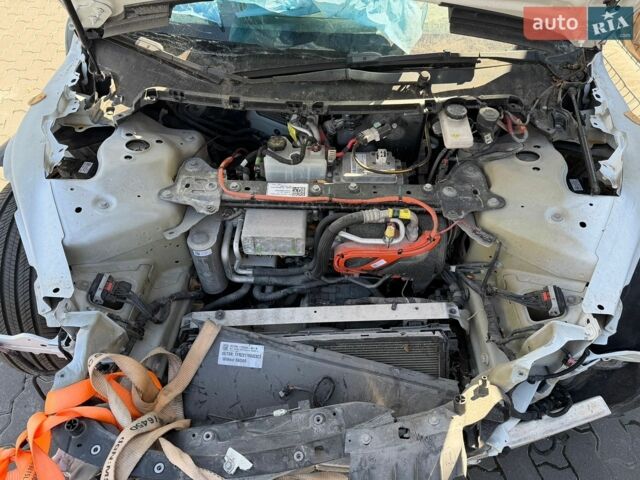 Білий Тесла Модель 3, об'ємом двигуна 0 л та пробігом 100 тис. км за 6500 $, фото 6 на Automoto.ua