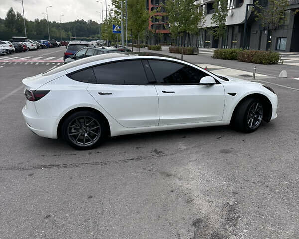 Тесла Модель 3 2022 в Киеве на Automoto.ua Белый Тесла Модель 3, объемом двигателя 0 л и пробегом 35 тыс. км за 25000 $, фото 2 на Automoto.ua