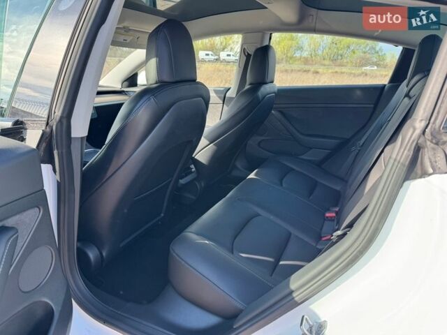 Білий Тесла Модель 3, об'ємом двигуна 0 л та пробігом 28 тис. км за 19900 $, фото 21 на Automoto.ua