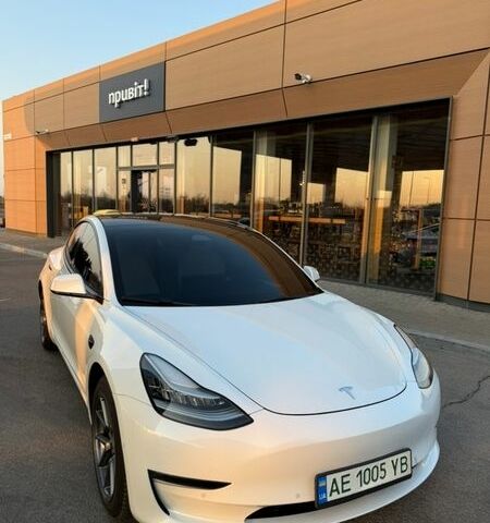 Белый Тесла Модель 3, объемом двигателя 0 л и пробегом 38 тыс. км за 21999 $, фото 2 на Automoto.ua