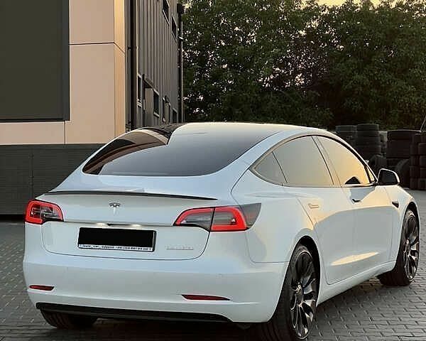 Белый Тесла Модель 3, объемом двигателя 0 л и пробегом 50 тыс. км за 18000 $, фото 3 на Automoto.ua