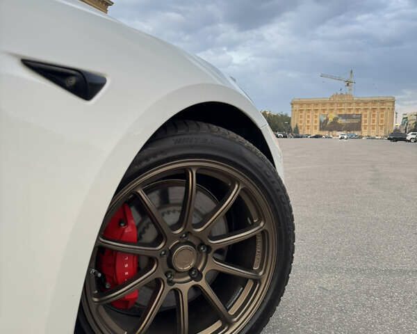 Белый Тесла Модель 3, объемом двигателя 0 л и пробегом 41 тыс. км за 25000 $, фото 12 на Automoto.ua