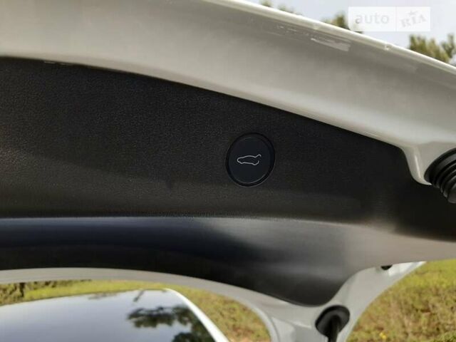 Белый Тесла Модель 3, объемом двигателя 0 л и пробегом 107 тыс. км за 23700 $, фото 21 на Automoto.ua