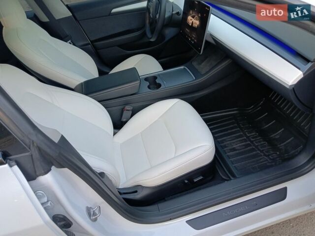 Белый Тесла Модель 3, объемом двигателя 0 л и пробегом 100 тыс. км за 23500 $, фото 8 на Automoto.ua