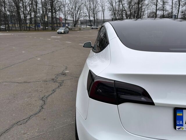 Белый Тесла Модель 3, объемом двигателя 0 л и пробегом 81 тыс. км за 21000 $, фото 7 на Automoto.ua