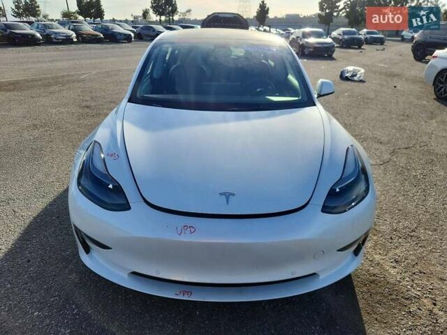 Белый Тесла Модель 3, объемом двигателя 0 л и пробегом 68 тыс. км за 6000 $, фото 1 на Automoto.ua
