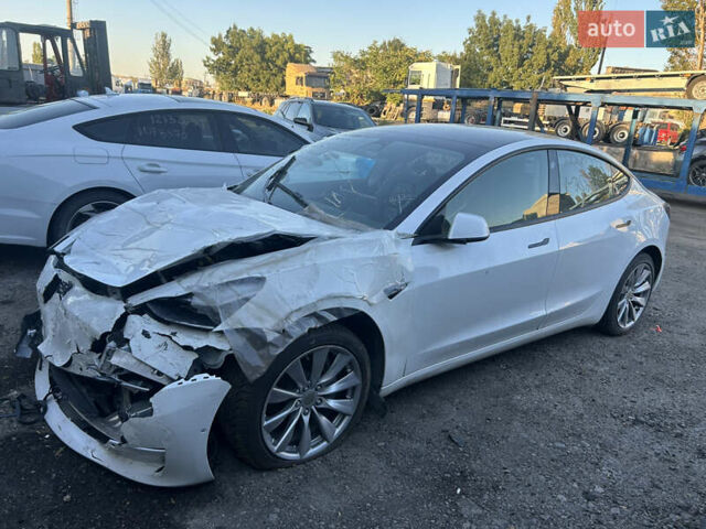 Белый Тесла Модель 3, объемом двигателя 0 л и пробегом 90 тыс. км за 13700 $, фото 3 на Automoto.ua