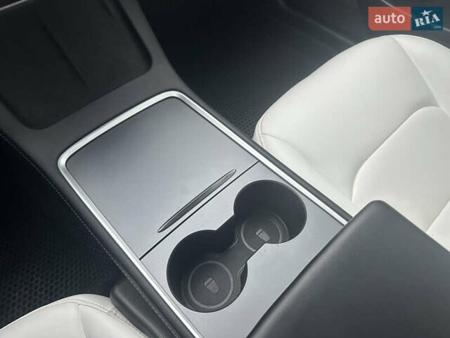 Белый Тесла Модель 3, объемом двигателя 0 л и пробегом 59 тыс. км за 22000 $, фото 27 на Automoto.ua