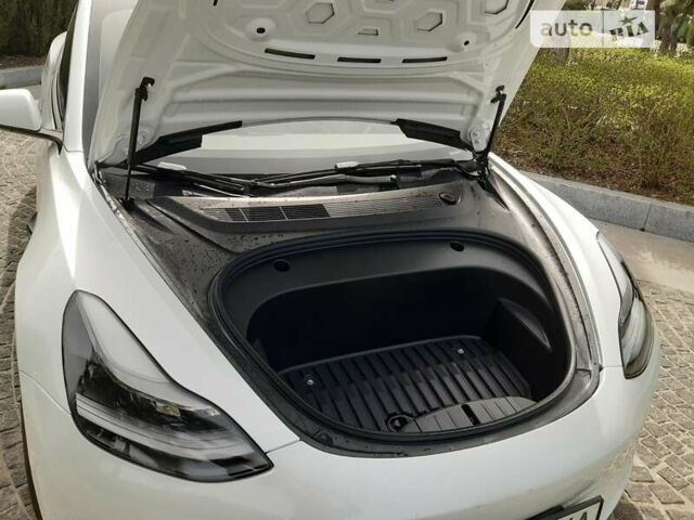 Белый Тесла Модель 3, объемом двигателя 0 л и пробегом 107 тыс. км за 23700 $, фото 22 на Automoto.ua
