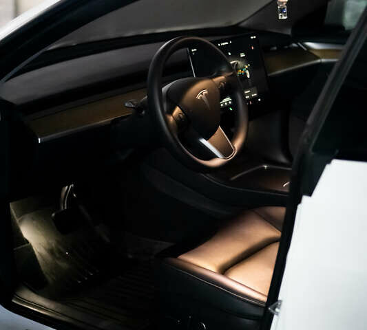 Белый Тесла Модель 3, объемом двигателя 0 л и пробегом 55 тыс. км за 22500 $, фото 7 на Automoto.ua