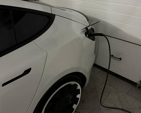 Білий Тесла Модель 3, об'ємом двигуна 0 л та пробігом 81 тис. км за 24950 $, фото 5 на Automoto.ua