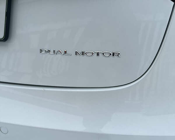 Белый Тесла Модель 3, объемом двигателя 0 л и пробегом 62 тыс. км за 23500 $, фото 31 на Automoto.ua