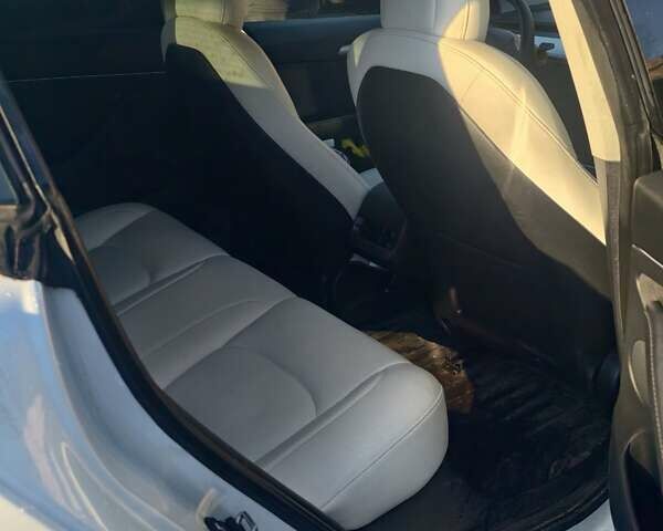 Білий Тесла Модель 3, об'ємом двигуна 0 л та пробігом 111 тис. км за 24000 $, фото 5 на Automoto.ua