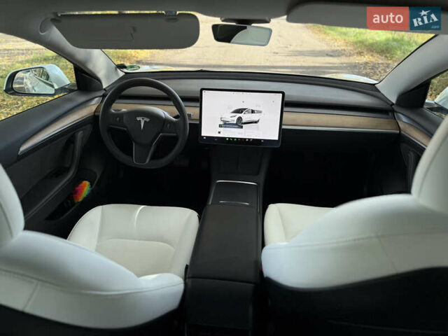 Тесла Модель 3 2022 в Дубно на Automoto.ua Белый Тесла Модель 3, объемом двигателя 0 л и пробегом 57 тыс. км за 22700 $, фото 2 на Automoto.ua