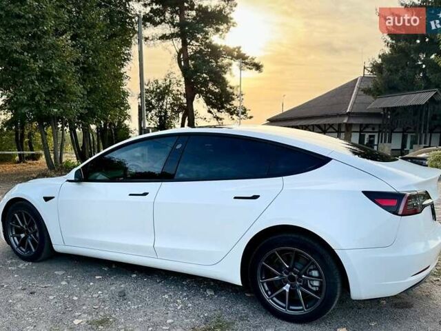 Білий Тесла Модель 3, об'ємом двигуна 0 л та пробігом 52 тис. км за 22000 $, фото 3 на Automoto.ua