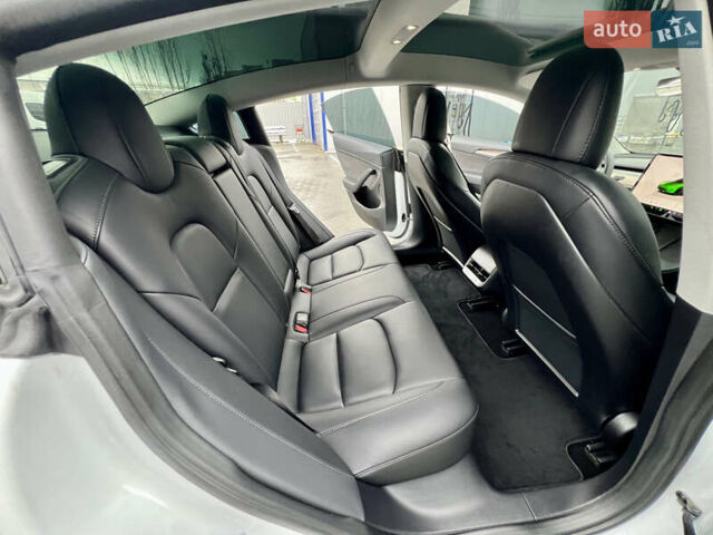 Білий Тесла Модель 3, об'ємом двигуна 0 л та пробігом 5 тис. км за 22500 $, фото 36 на Automoto.ua
