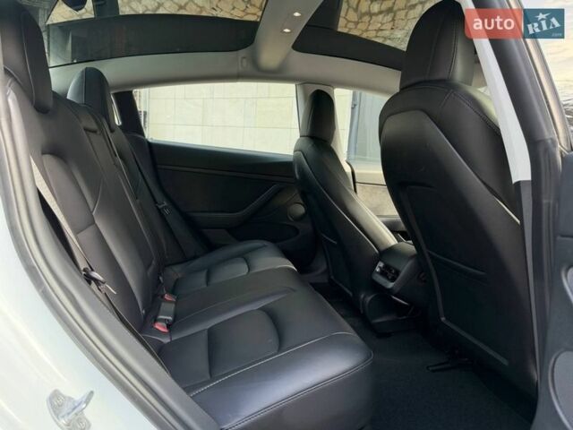 Белый Тесла Модель 3, объемом двигателя 0 л и пробегом 34 тыс. км за 21500 $, фото 11 на Automoto.ua