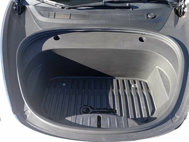 Белый Тесла Модель 3, объемом двигателя 0 л и пробегом 56 тыс. км за 24500 $, фото 5 на Automoto.ua