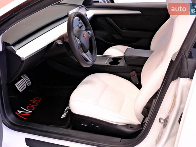 Білий Тесла Модель 3, об'ємом двигуна 0 л та пробігом 60 тис. км за 22900 $, фото 26 на Automoto.ua