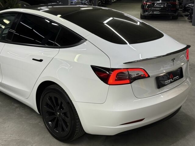 Белый Тесла Модель 3, объемом двигателя 0 л и пробегом 76 тыс. км за 22900 $, фото 13 на Automoto.ua