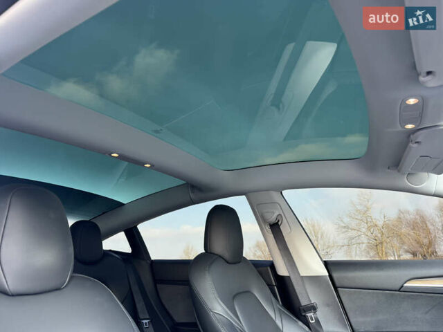 Білий Тесла Модель 3, об'ємом двигуна 0 л та пробігом 47 тис. км за 24500 $, фото 22 на Automoto.ua