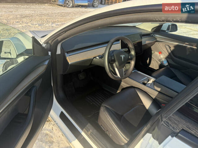 Белый Тесла Модель 3, объемом двигателя 0 л и пробегом 82 тыс. км за 18000 $, фото 13 на Automoto.ua