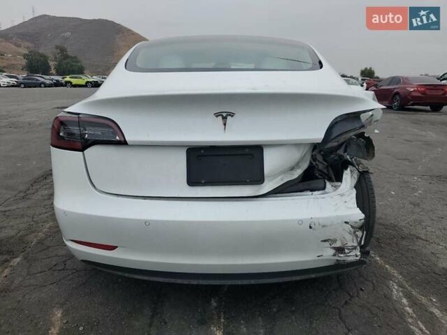 Белый Тесла Модель 3, объемом двигателя 0 л и пробегом 25 тыс. км за 11550 $, фото 5 на Automoto.ua