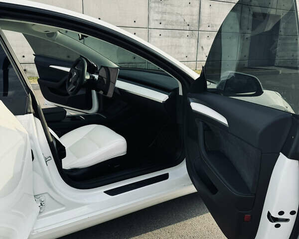 Білий Тесла Модель 3, об'ємом двигуна 0 л та пробігом 41 тис. км за 21500 $, фото 27 на Automoto.ua