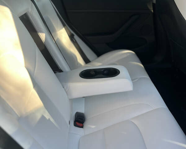 Білий Тесла Модель 3, об'ємом двигуна 0 л та пробігом 38 тис. км за 20999 $, фото 27 на Automoto.ua