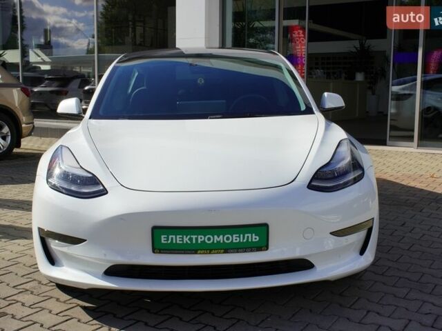 Білий Тесла Модель 3, об'ємом двигуна 0 л та пробігом 33 тис. км за 19499 $, фото 2 на Automoto.ua