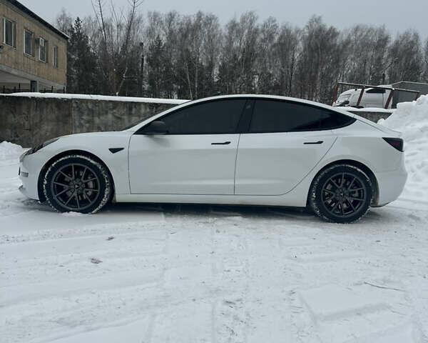 Белый Тесла Модель 3, объемом двигателя 0 л и пробегом 62 тыс. км за 23500 $, фото 2 на Automoto.ua
